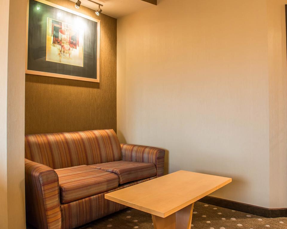 Comfort Suites Монровил Екстериор снимка