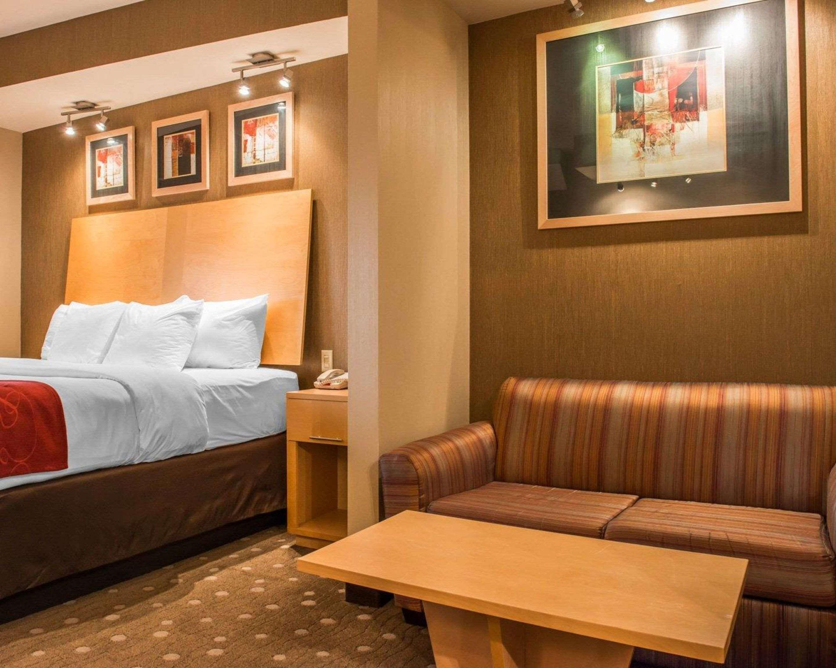 Comfort Suites Монровил Екстериор снимка