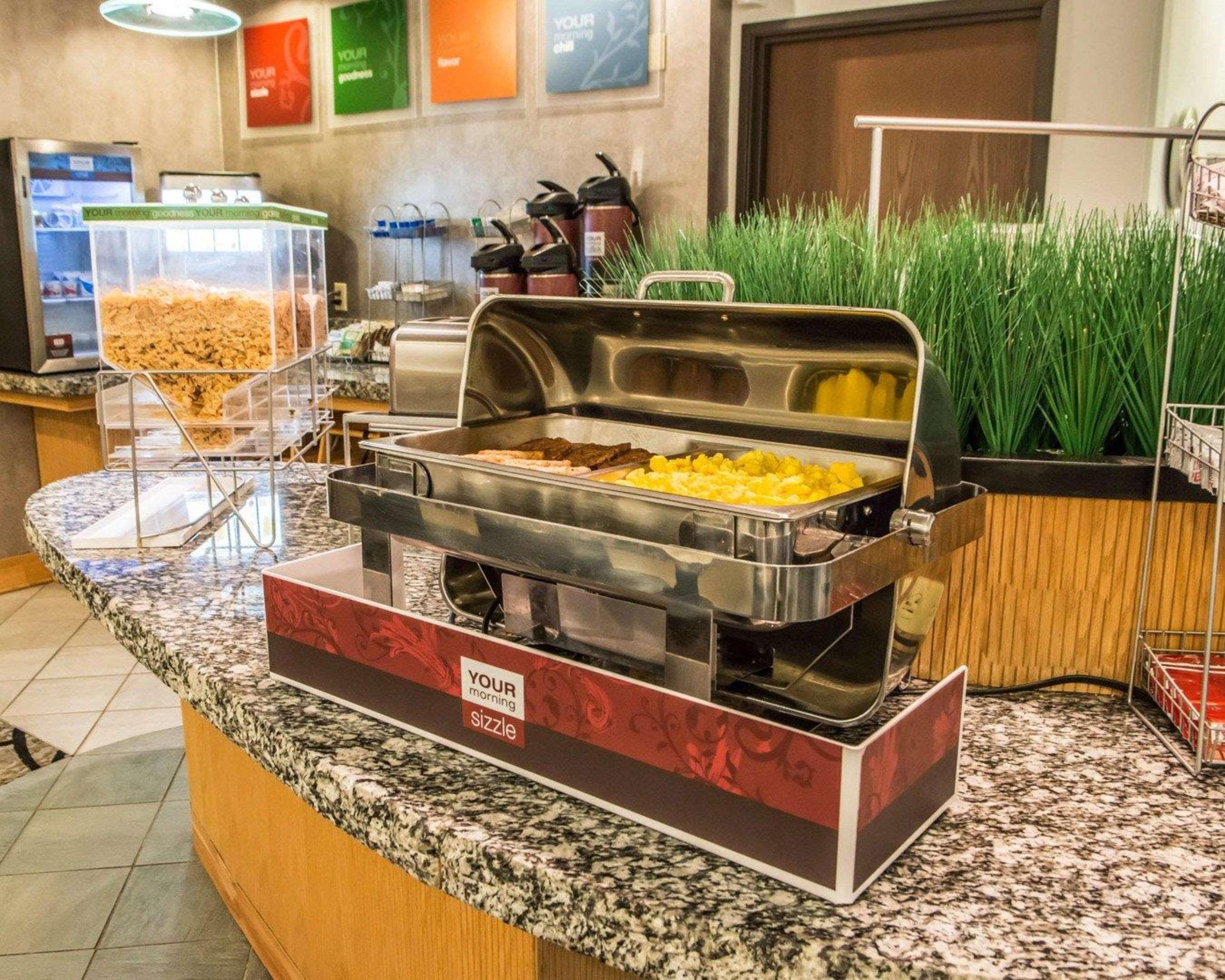 Comfort Suites Монровил Екстериор снимка