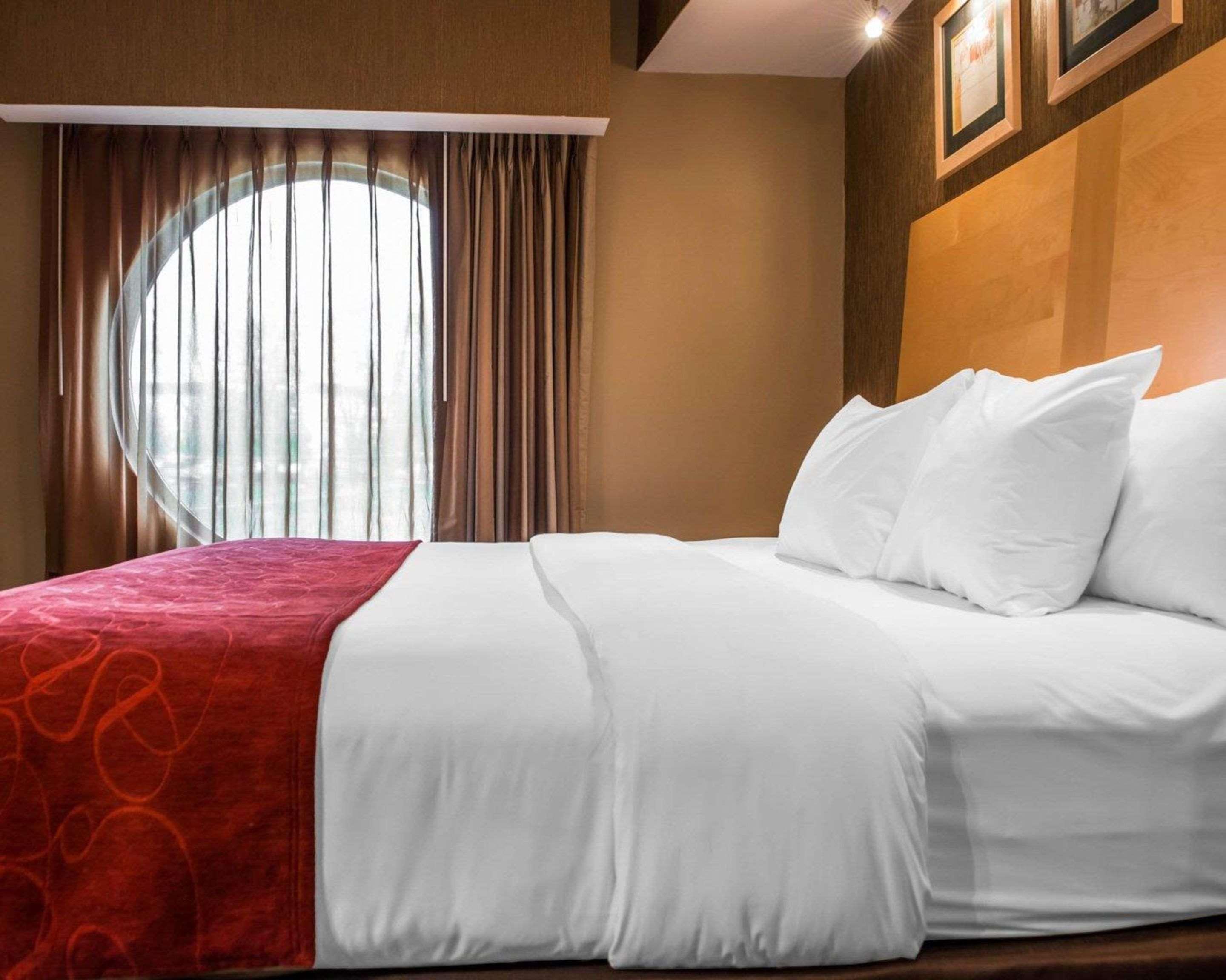 Comfort Suites Монровил Екстериор снимка