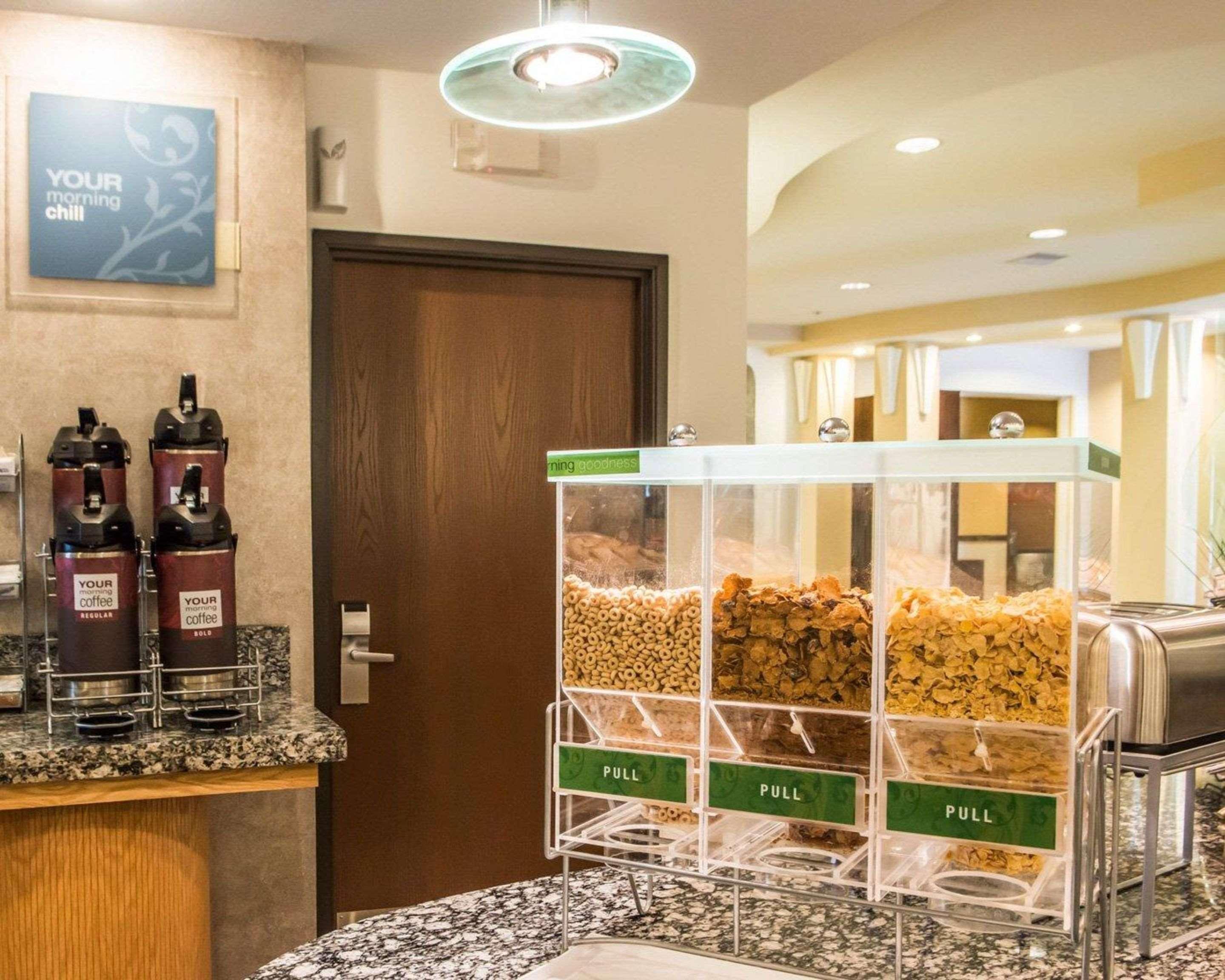 Comfort Suites Монровил Екстериор снимка