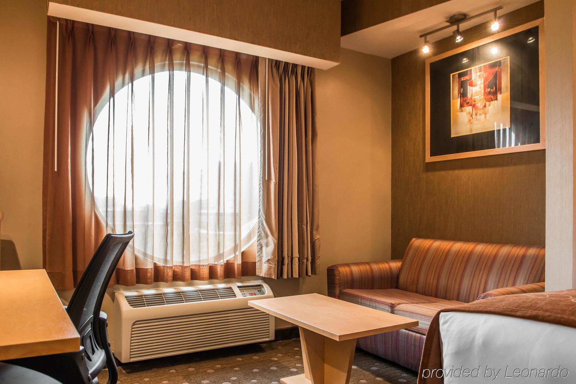 Comfort Suites Монровил Екстериор снимка