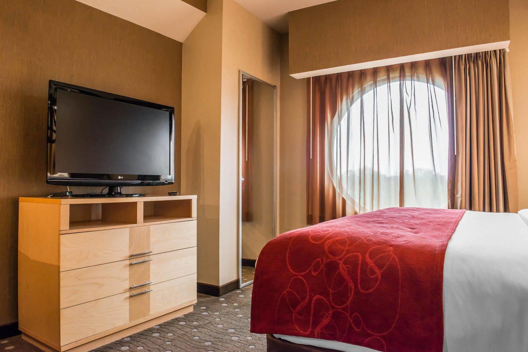Comfort Suites Монровил Екстериор снимка