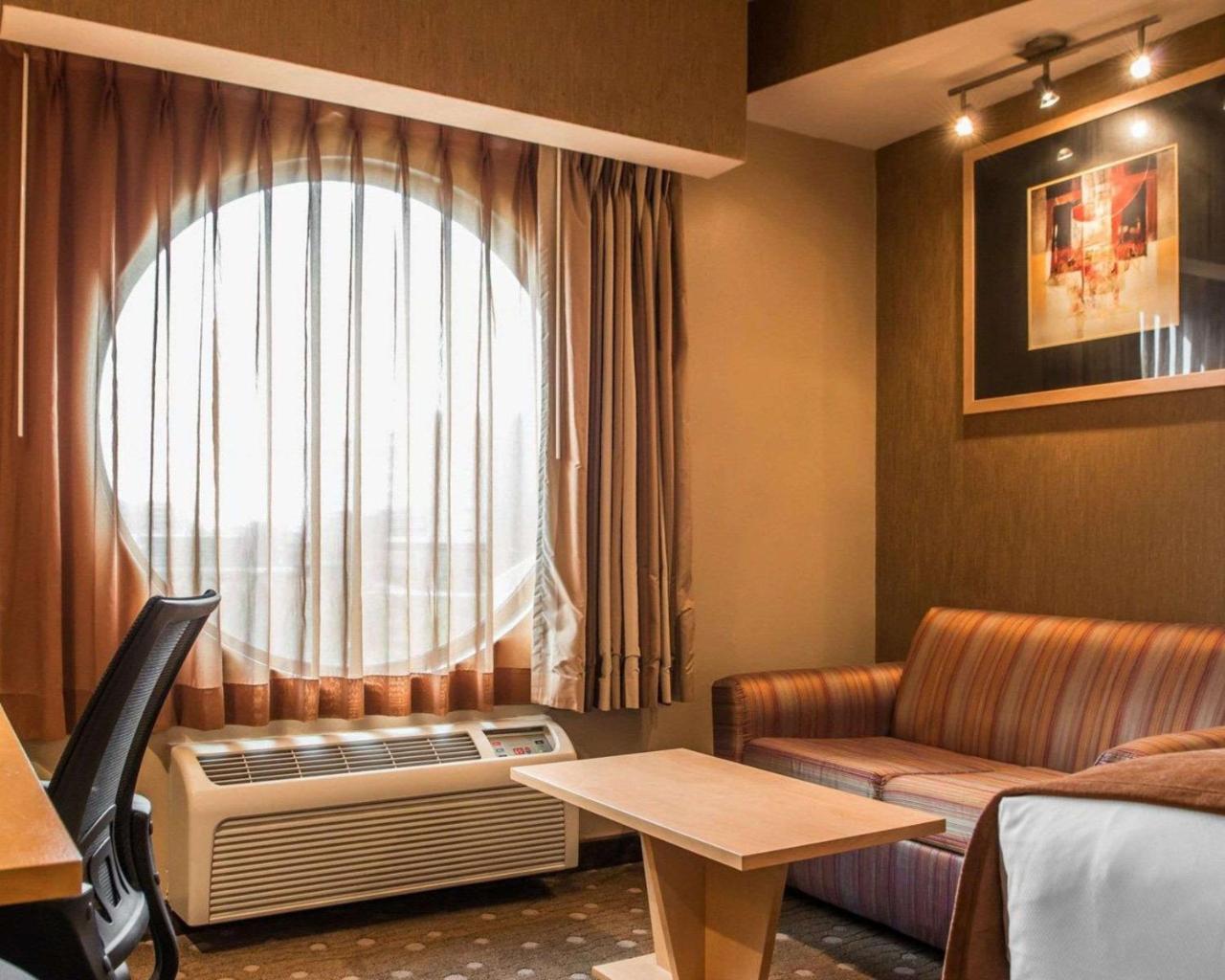 Comfort Suites Монровил Екстериор снимка