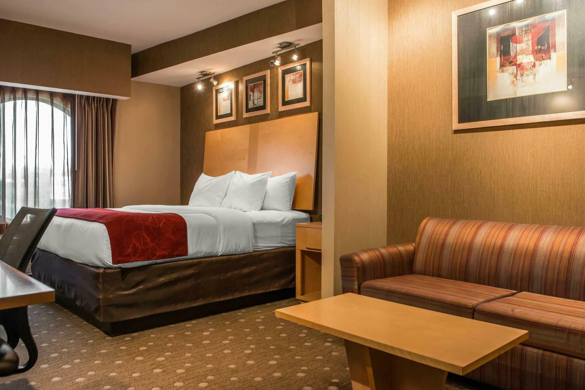 Comfort Suites Монровил Екстериор снимка